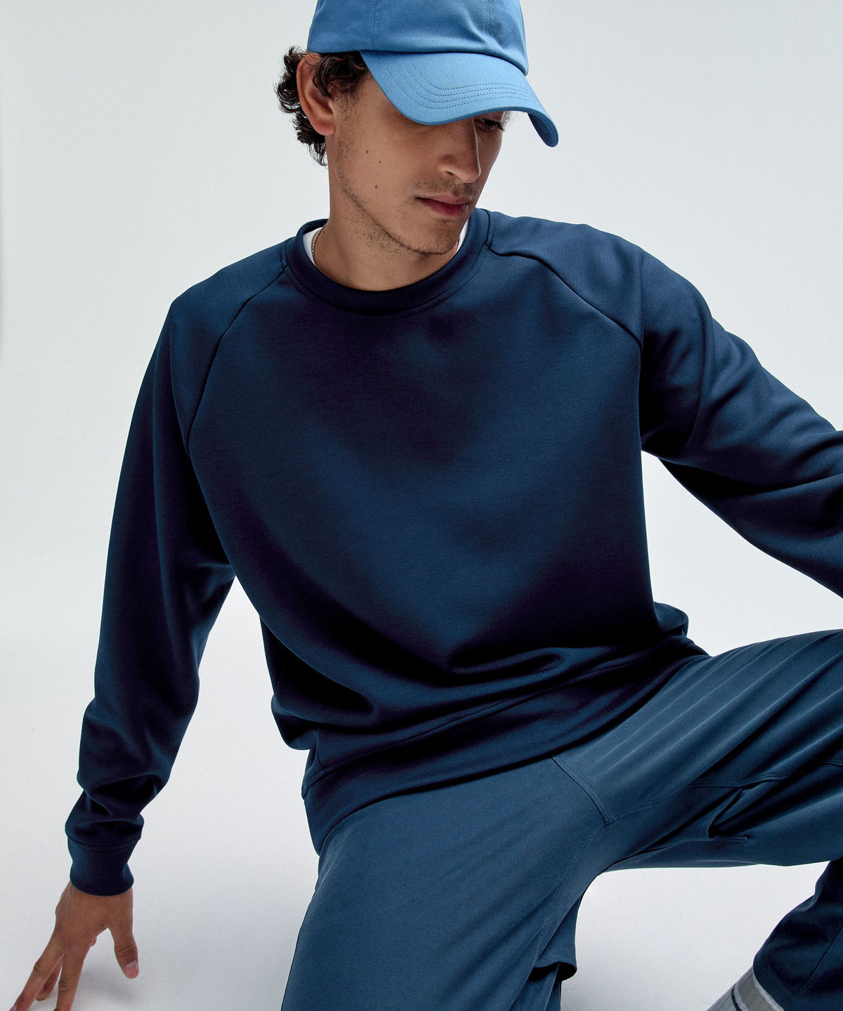 Smooth Spacer Classic-Fit Crew