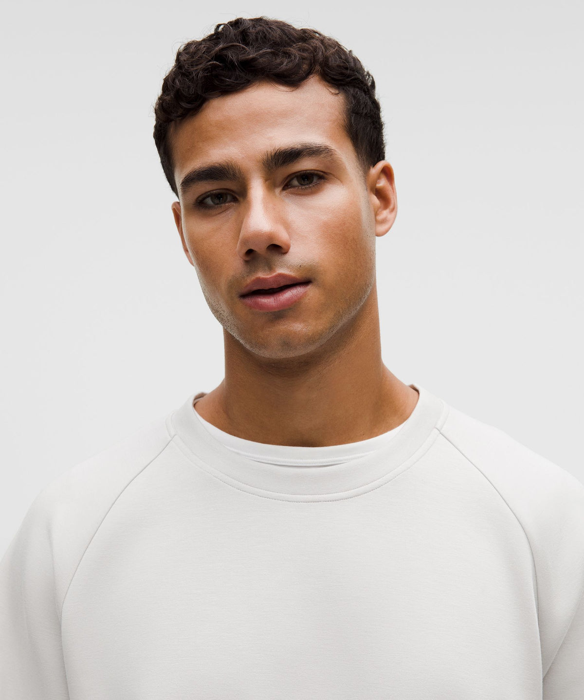 Smooth Spacer Classic-Fit Crew