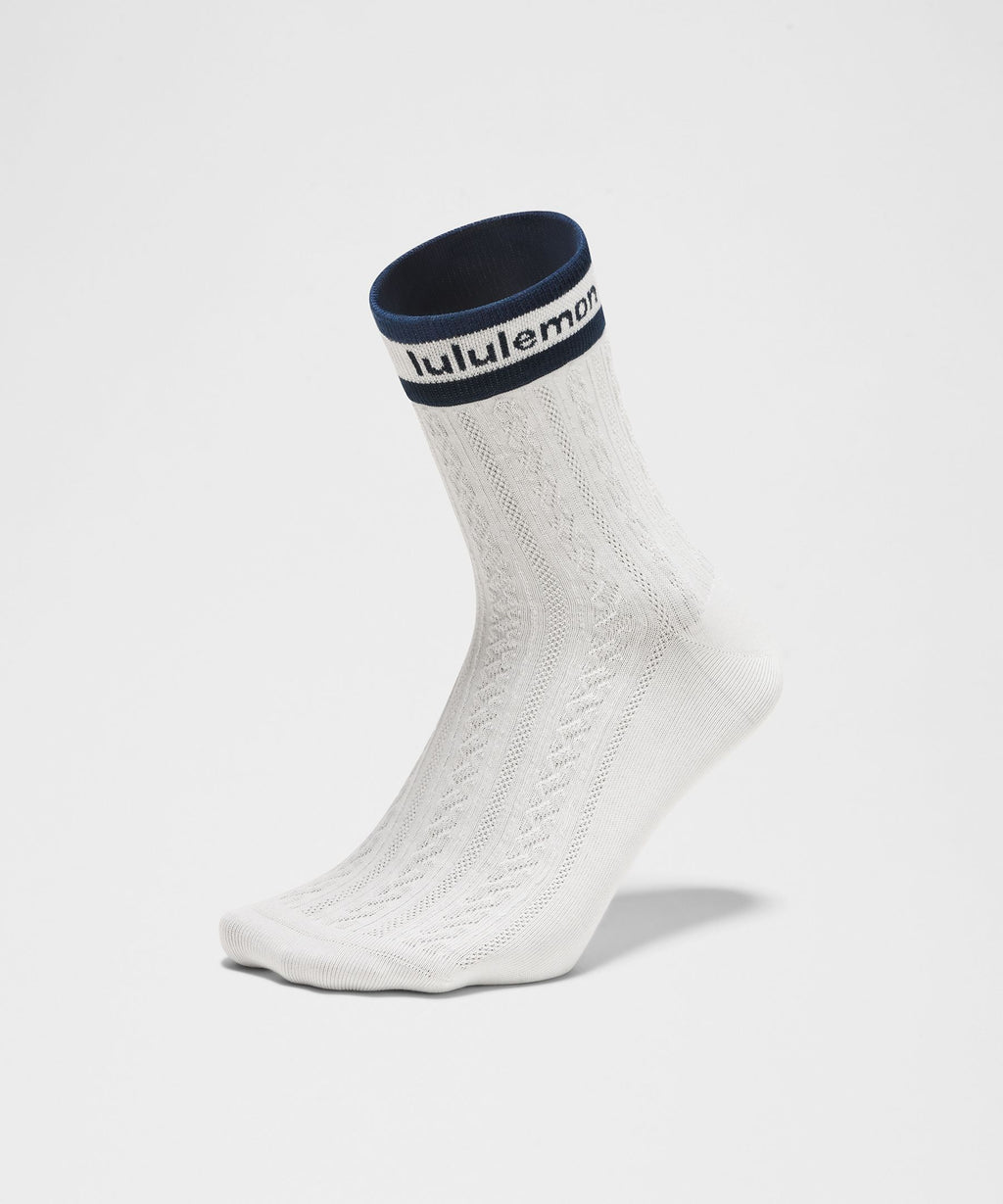 Unisex Cable-Knit Quarter Socks