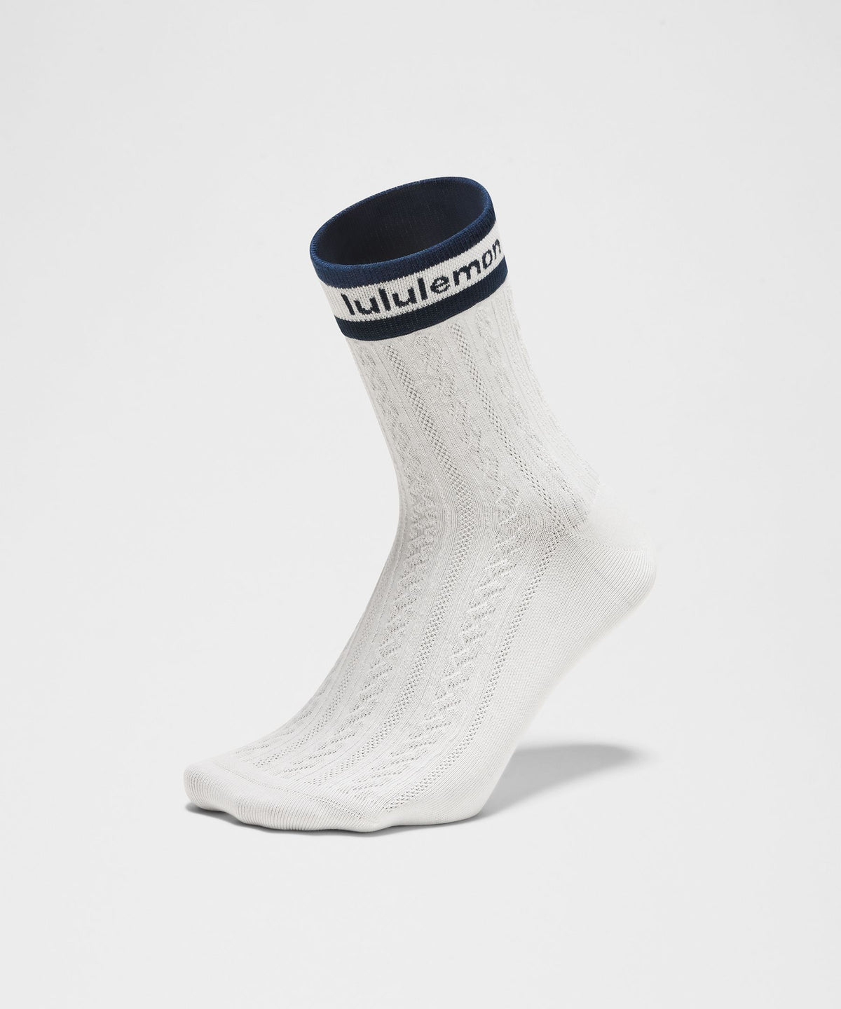 Unisex Cable-Knit Quarter Socks