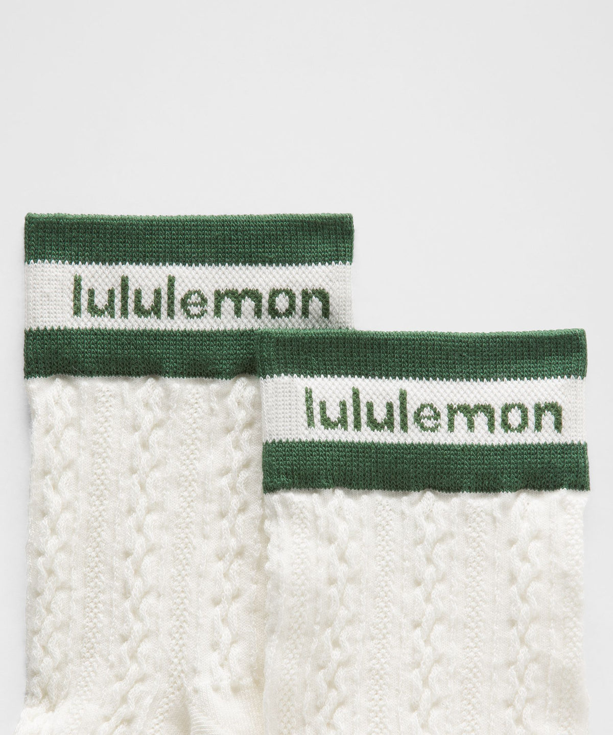 Unisex Cable-Knit Quarter Socks