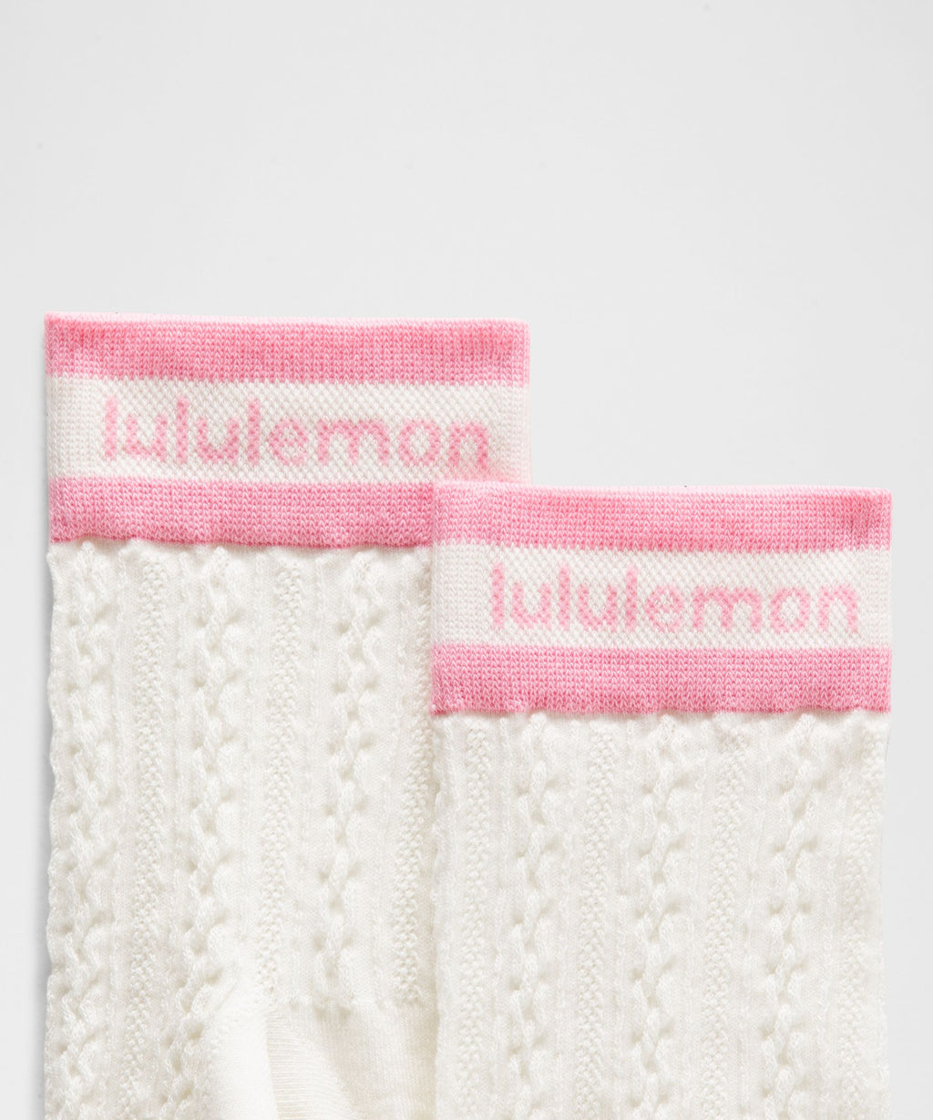 Unisex Cable-Knit Quarter Socks