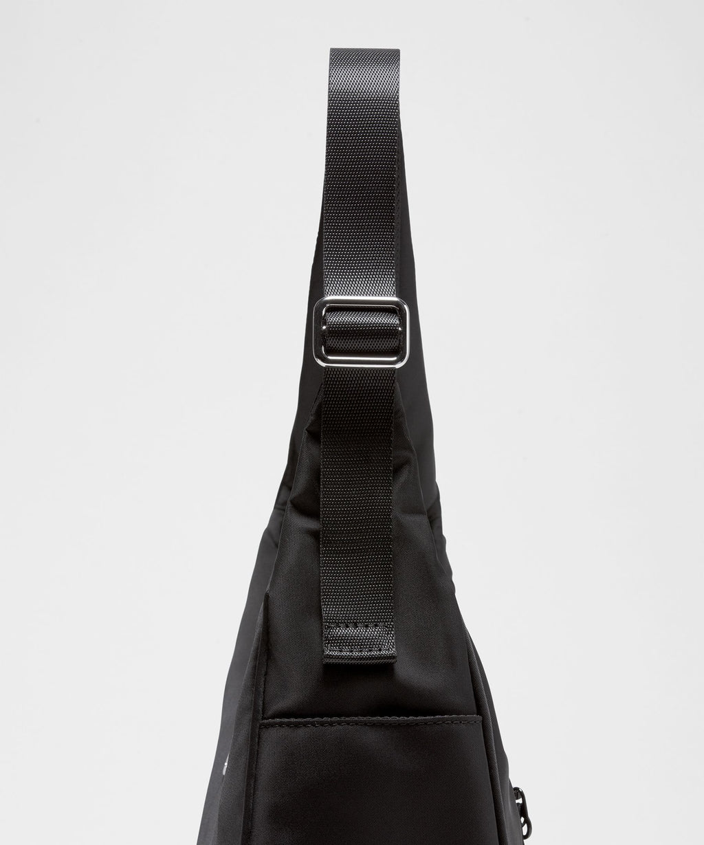 City Essentials Shoulder Bag 4L