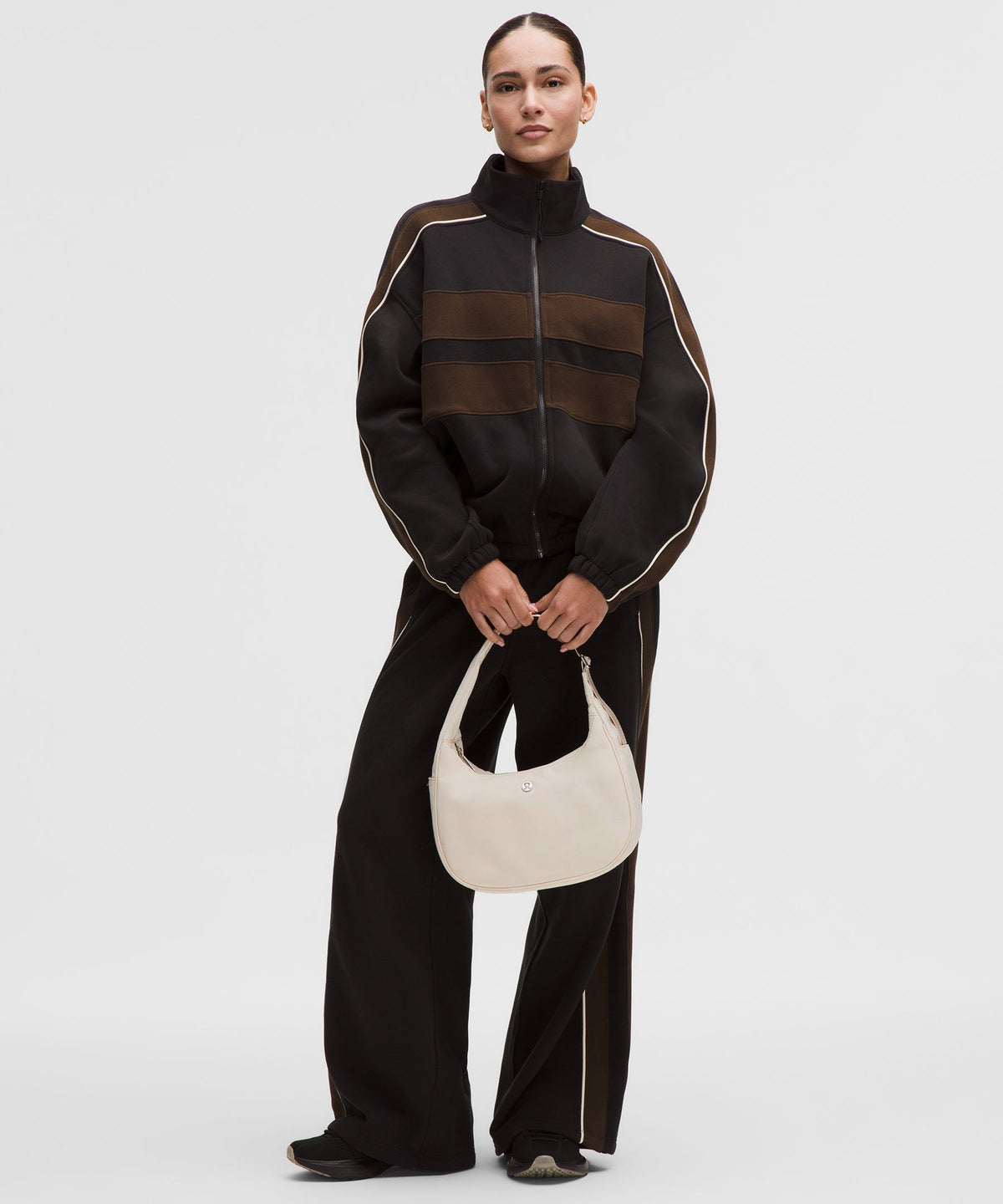 City Essentials Shoulder Bag 4L
